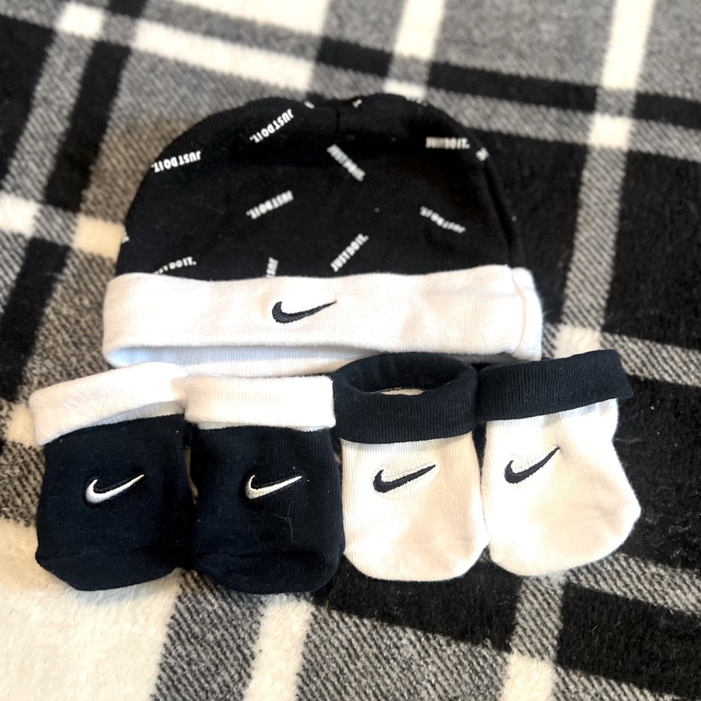 Infant Nike beanie and socks